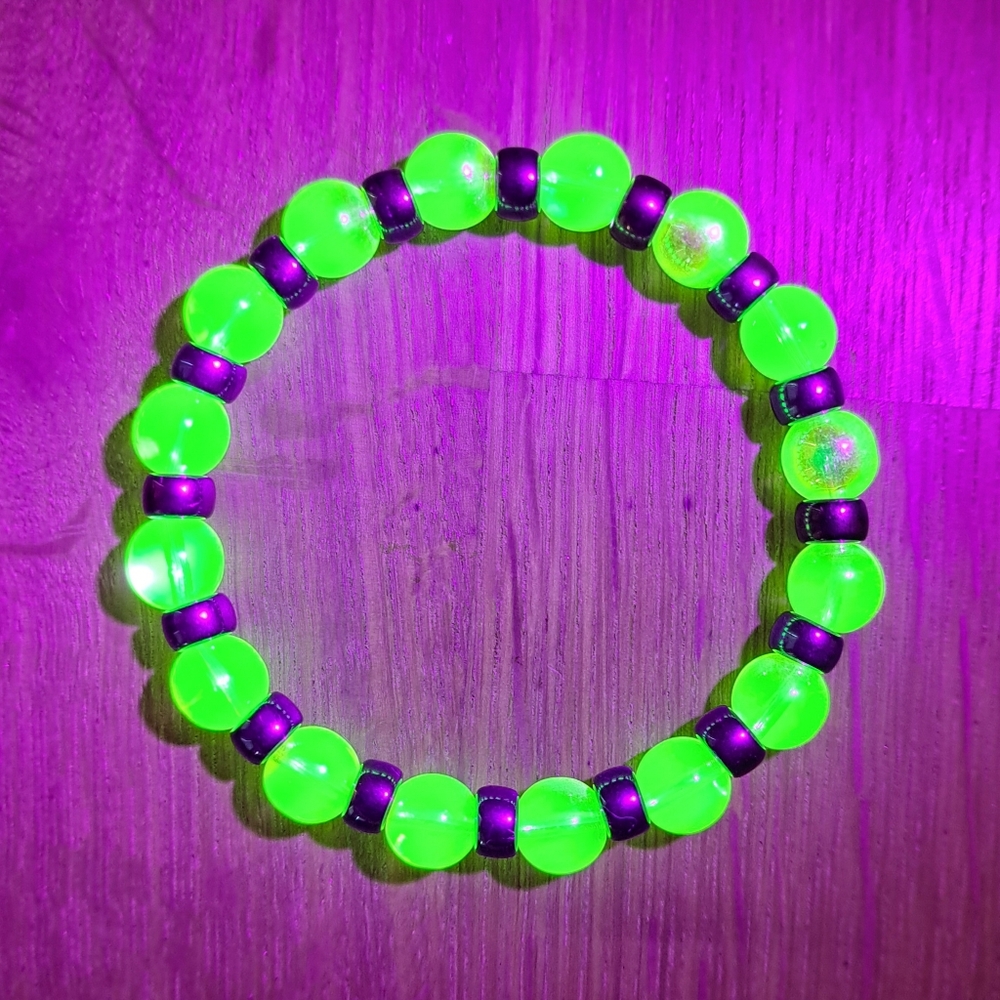 Czech Glass Uranium + Pony Bead Bracelet 💚💜💚